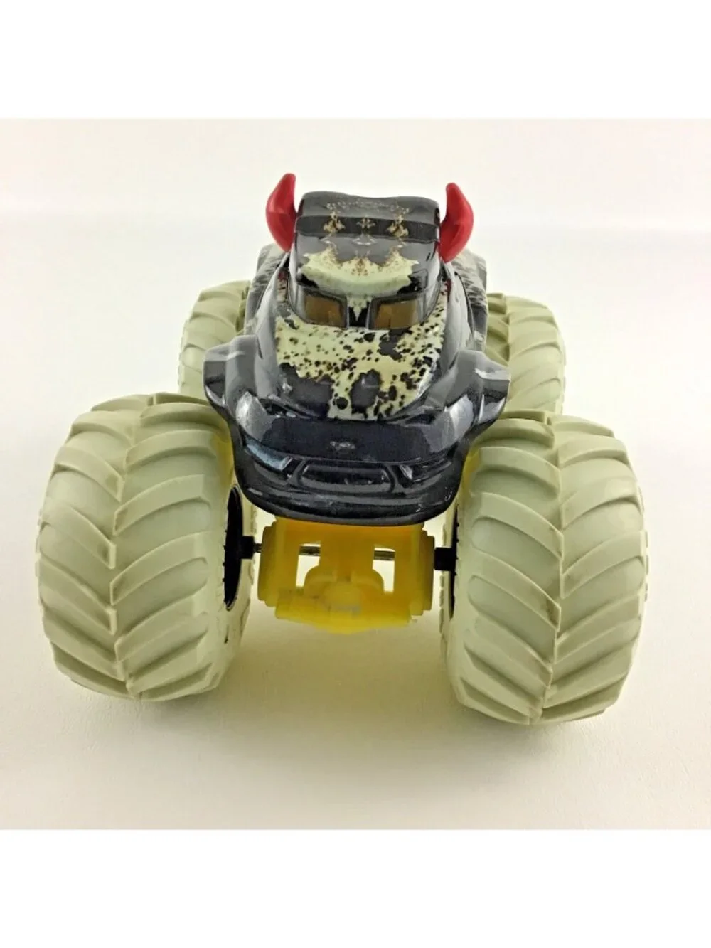 Hot Wheels Monster Jam Steer Clear Bull Truck Large 1:24 Diecast White Tires